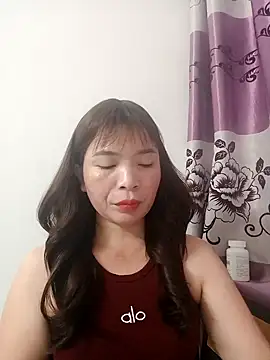 Snapshot of Livelulu chatting on 10/21/25, 04:57 Livelulu online show from 10/21/25, 04:57