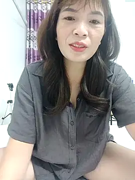 Snapshot of Livelulu chatting on 10/27/25, 06:17 Livelulu online show from 10/27/25, 06:17