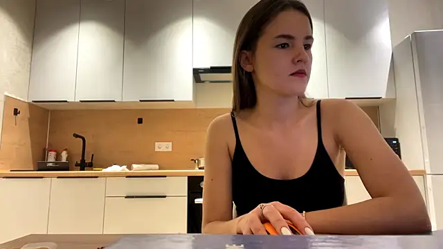 Snapshot of FavorLeila chatting on 09/19/25, 03:02 FavorLeila online show from 09/19/25, 03:02