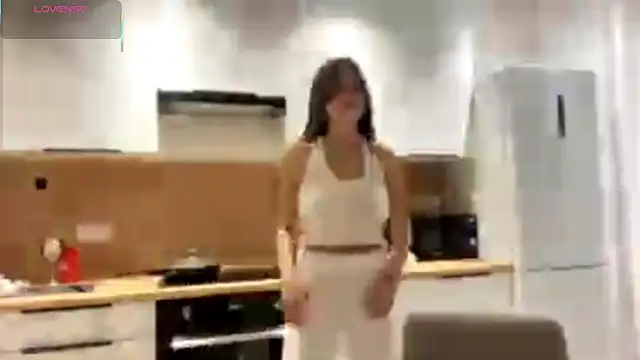 Snapshot of FavorLeila chatting on 09/26/25, 02:21 FavorLeila online show from 09/26/25, 02:21