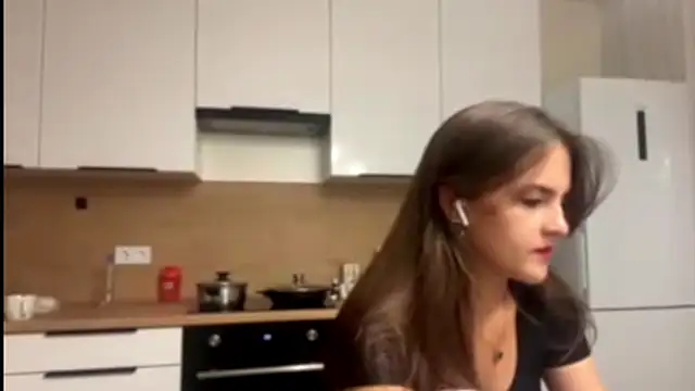 Snapshot of FavorLeila chatting on 10/02/25, 03:30 FavorLeila online show from 10/02/25, 03:30