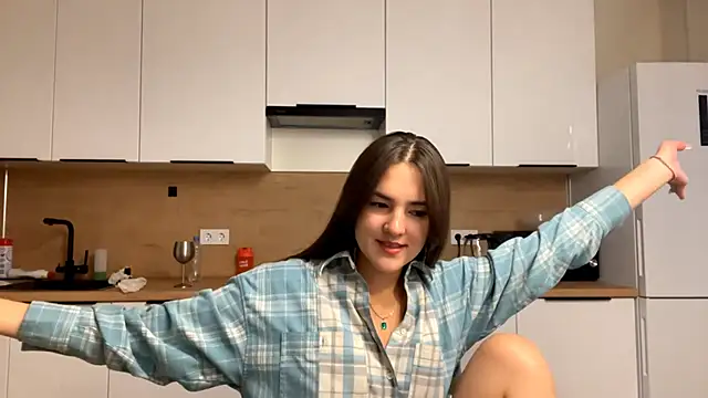 Snapshot of FavorLeila chatting on 10/03/25, 02:14 FavorLeila online show from 10/03/25, 02:14