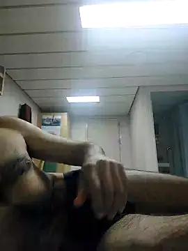 Snapshot of Alecumload chatting on 12/20/25, 02:02 Alecumload online show from 12/20/25, 02:02