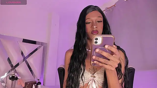 Snapshot of Mia_royal chatting on 07/19/26, 04:33 Mia royal online show from 07/19/26, 04:33