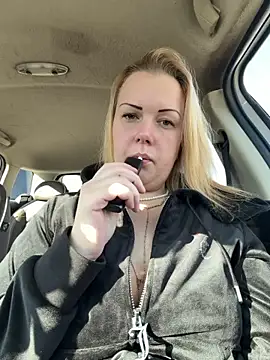 Piccolamonella29 online show from 02/15/26, 02:03