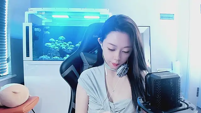 Snapshot of Keke-Bai chatting on 10/11/25, 02:33 Keke-Bai online show from 10/11/25, 02:33