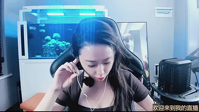 Snapshot of Keke-Bai chatting on 10/30/25, 11:22 Keke-Bai online show from 10/30/25, 11:22