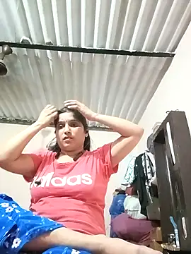 Snapshot of aliya-jaan71 chatting on 04/19/26, 02:27 aliya-jaan71 online show from 04/19/26, 02:27