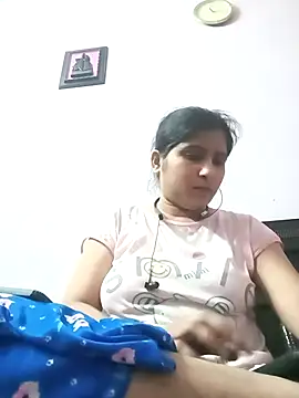 Snapshot of aliya-jaan71 chatting on 04/25/26, 05:43 aliya-jaan71 online show from 04/25/26, 05:43