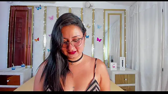 Luna021 1 online show from 09/15/25, 07:47