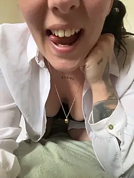 Snapshot of anonyme_hot47 chatting on 11/23/25, 01:11 anonyme hot47 online show from 11/23/25, 01:11