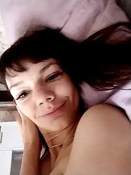 Snapshot of AliceSwan1122 chatting on 07/14/26, 02:45 AliceSwan1122 online show from 07/14/26, 02:45
