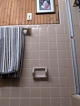 Snapshot of Clownboi17 chatting on 10/29/25, 07:10 Clownboi17 online show from 10/29/25, 07:10