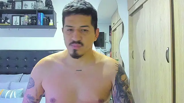 Snapshot of Arnolwilliams chatting on 10/23/25, 12:21 Arnolwilliams online show from 10/23/25, 12:21