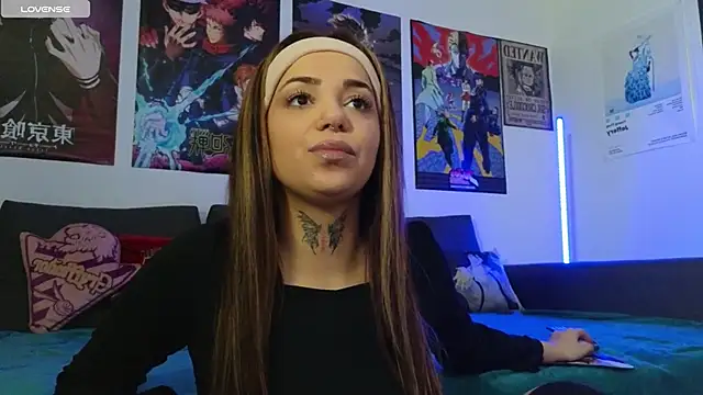 KiraQuinn1 online show from 11/05/25, 04:29