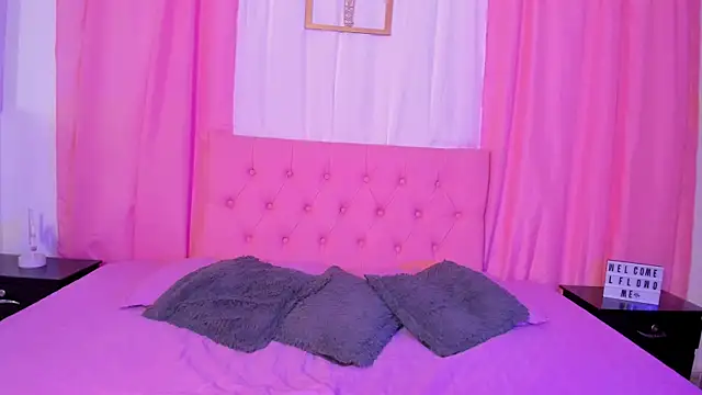 Snapshot of Nova_Luv_ chatting on 10/13/25, 02:39 Nova Luv online show from 10/13/25, 02:39