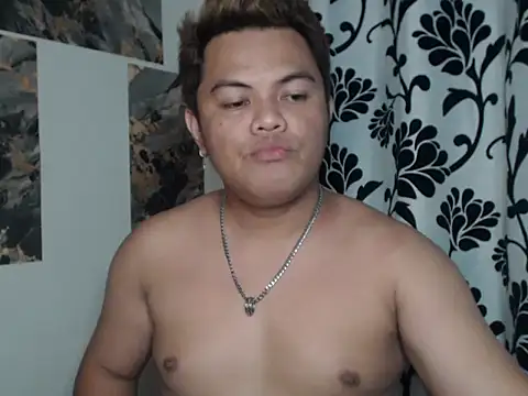Snapshot of Gayasianzowe chatting on 09/16/25, 03:02 Gayasianzowe online show from 09/16/25, 03:02