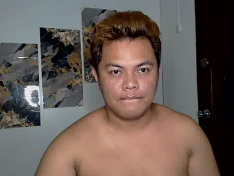 Snapshot of Gayasianzowe chatting on 09/23/25, 04:43 Gayasianzowe online show from 09/23/25, 04:43