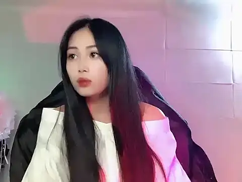 Lyly4757 online show from 12/18/25, 10:49