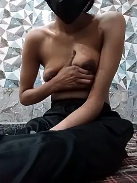 Hotygirl111 online show from 03/05/26, 05:14