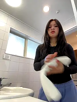 ZoeyJohnson online show from 10/26/25, 01:11