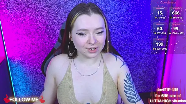 Snapshot of CarolinaReaperr chatting on 11/05/25, 10:48 CarolinaReaperr online show from 11/05/25, 10:48