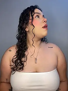 krisstenSantos online show from 11/11/25, 12:05