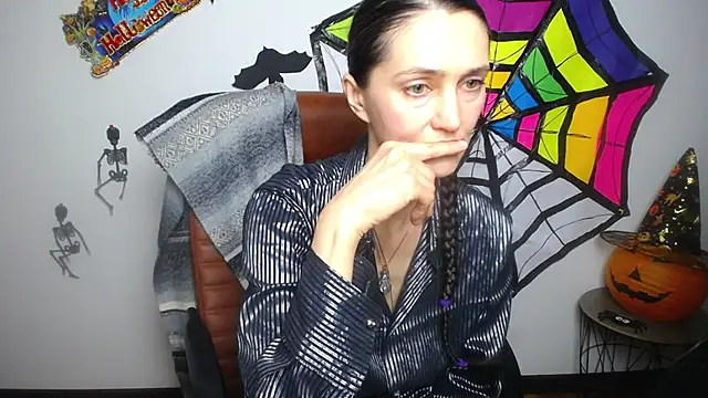 TayaFinch online show from 10/31/25, 02:40