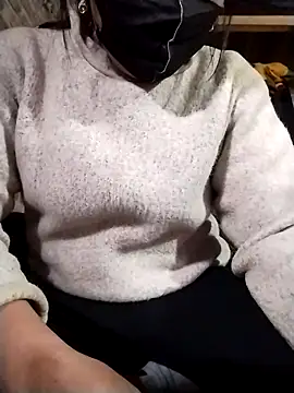 Snapshot of Emmyly_123 chatting on 01/10/26, 05:42 Emmyly 123 online show from 01/10/26, 05:42