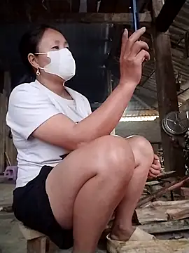 Snapshot of Emmyly_123 chatting on 01/15/26, 02:16 Emmyly 123 online show from 01/15/26, 02:16