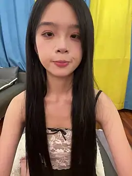 qiqi x online show from 10/14/25, 02:29