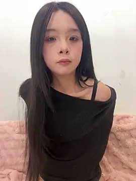 qiqi x online show from 12/02/25, 02:12