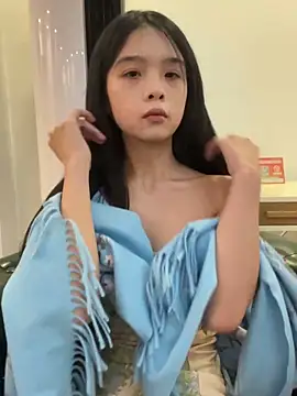 qiqi x online show from 12/22/25, 04:04