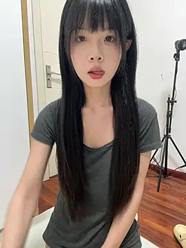 Snapshot of qiqi_x chatting on 07/03/26, 12:33 qiqi x online show from 07/03/26, 12:33