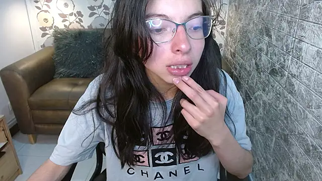 alllyson  online show from 09/19/25, 07:47