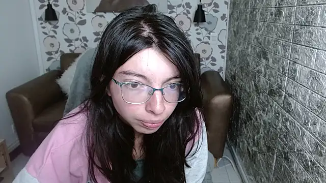 alllyson  online show from 09/29/25, 07:51