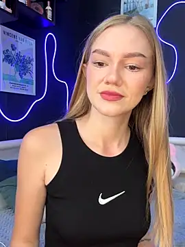 MilaMoone online show from 10/29/25, 10:39