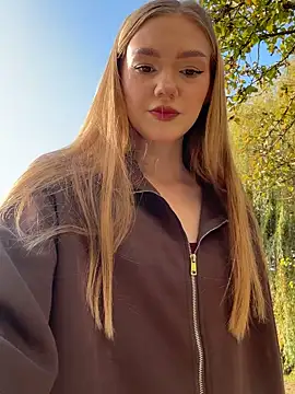 MilaMoone online show from 11/07/25, 11:10