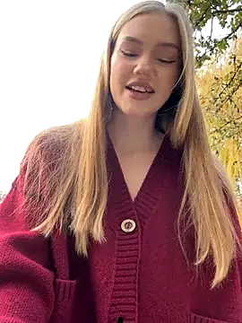 MilaMoone online show from 11/16/25, 10:54