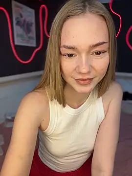 MilaMoone online show from 04/19/26, 10:25