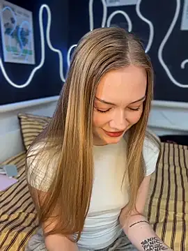 Snapshot of MilaMoone chatting on 05/30/26, 12:02 MilaMoone online show from 05/30/26, 12:02
