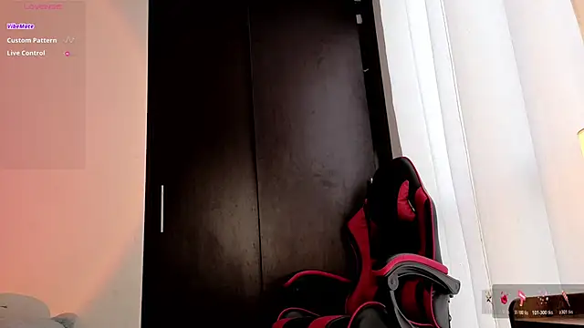 Snapshot of heylovelygirl chatting on 02/09/26, 12:53 heylovelygirl online show from 02/09/26, 12:53