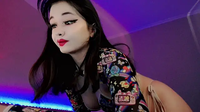 Dazzl1ngFire online show from 10/13/25, 04:45