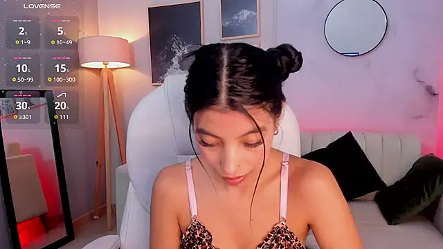 Tiffany Low online show from 02/02/26, 01:32