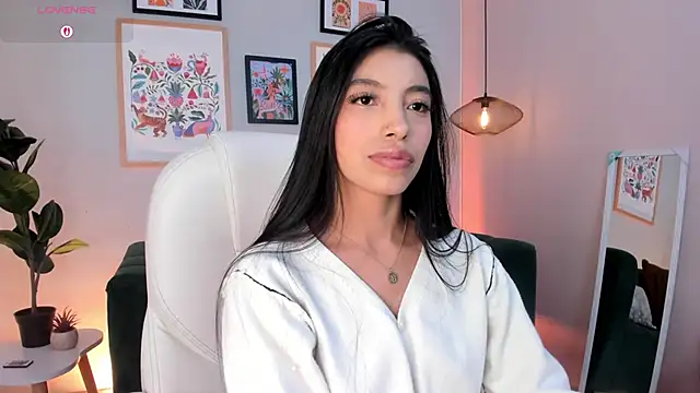Snapshot of Tiffany_Low chatting on 06/21/26, 04:53 Tiffany Low online show from 06/21/26, 04:53