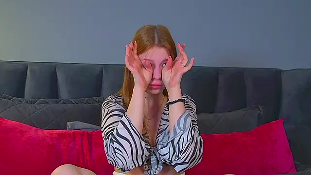 BeatriceBinoche online show from 11/23/25, 06:52