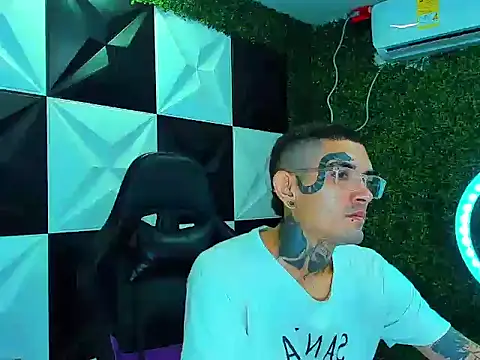 boy tatto777 online show from 09/18/25, 01:24