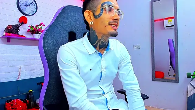 boy tatto777 online show from 09/25/25, 01:59