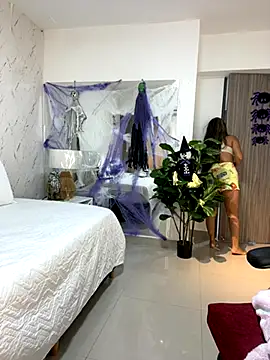 EMILIIA RICHTER   online show from 10/19/25, 11:22