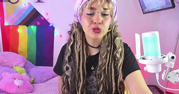 NekoWaifu online show from 12/01/25, 01:38